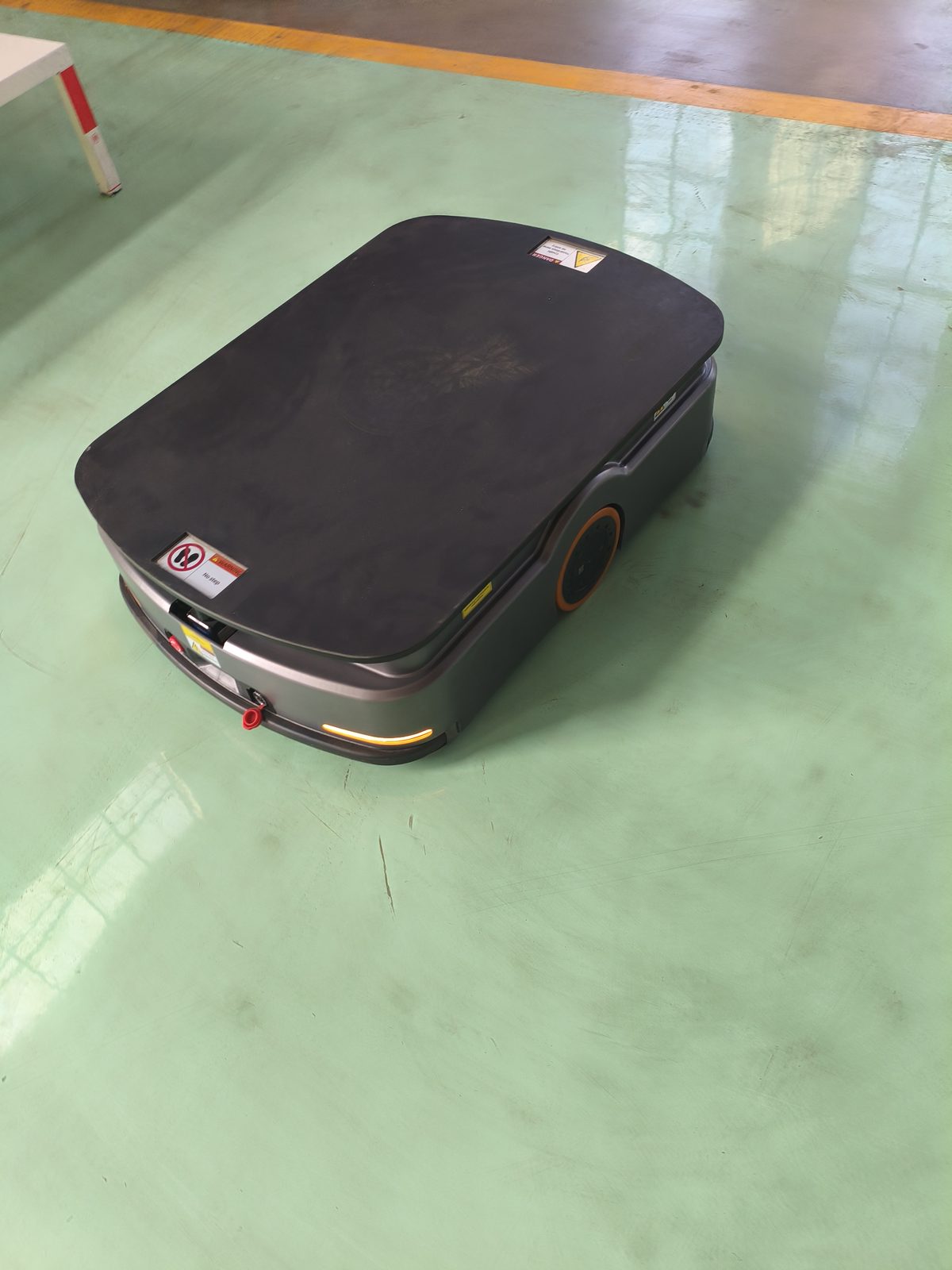 AGV pallet truck on site