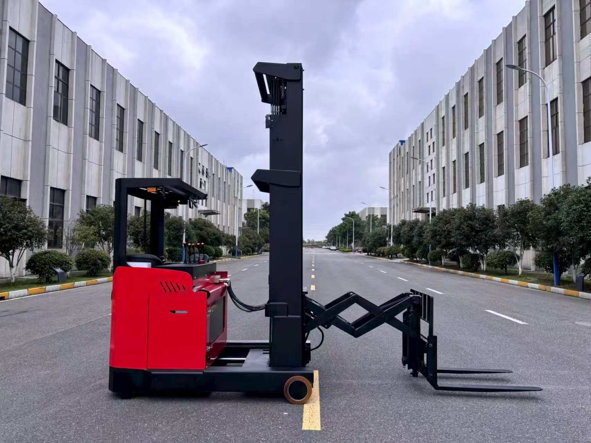 Three-way narrow aisle forklift